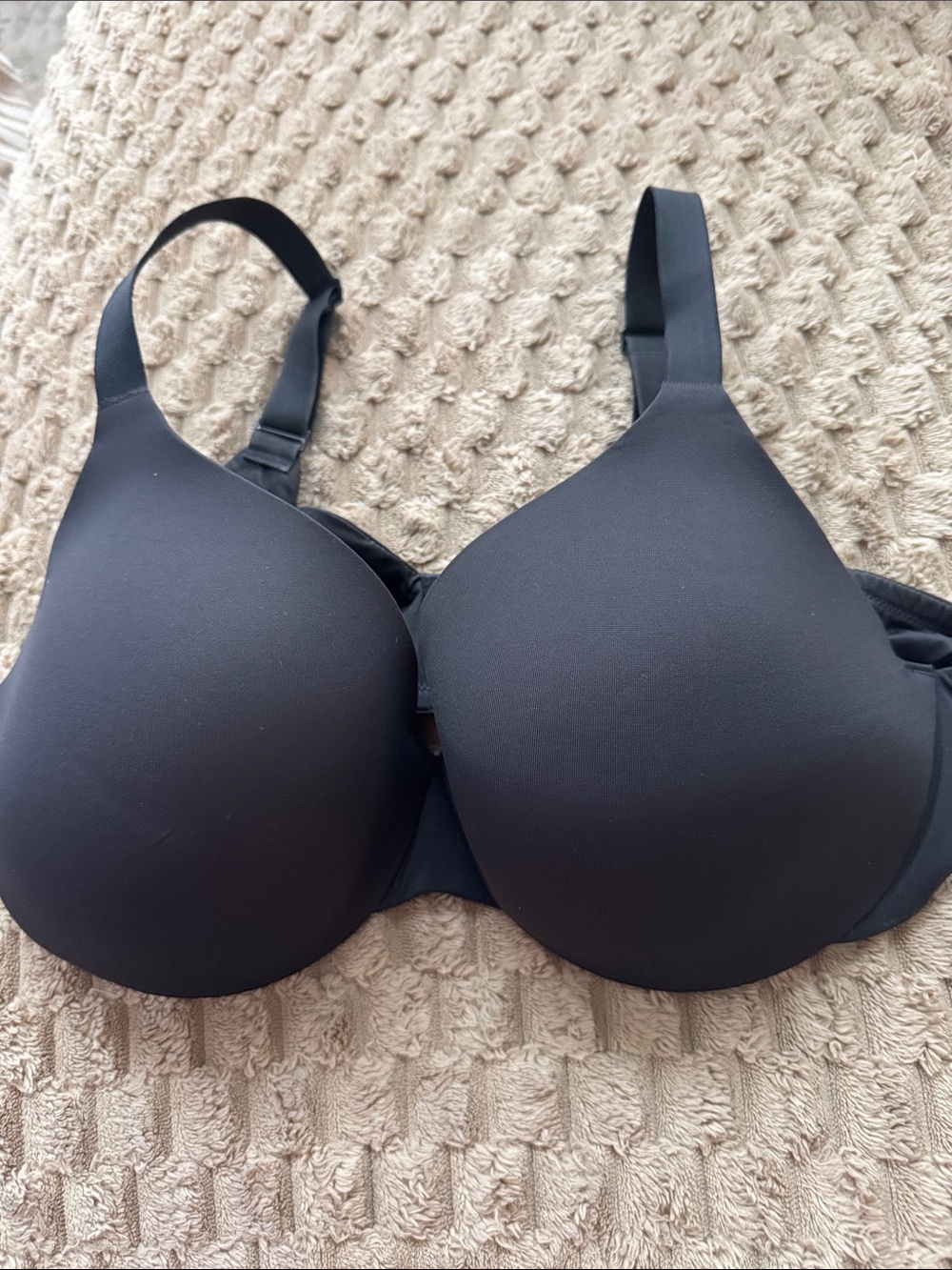 SKIMS Black Seamless Molded T-Shirt Bra
